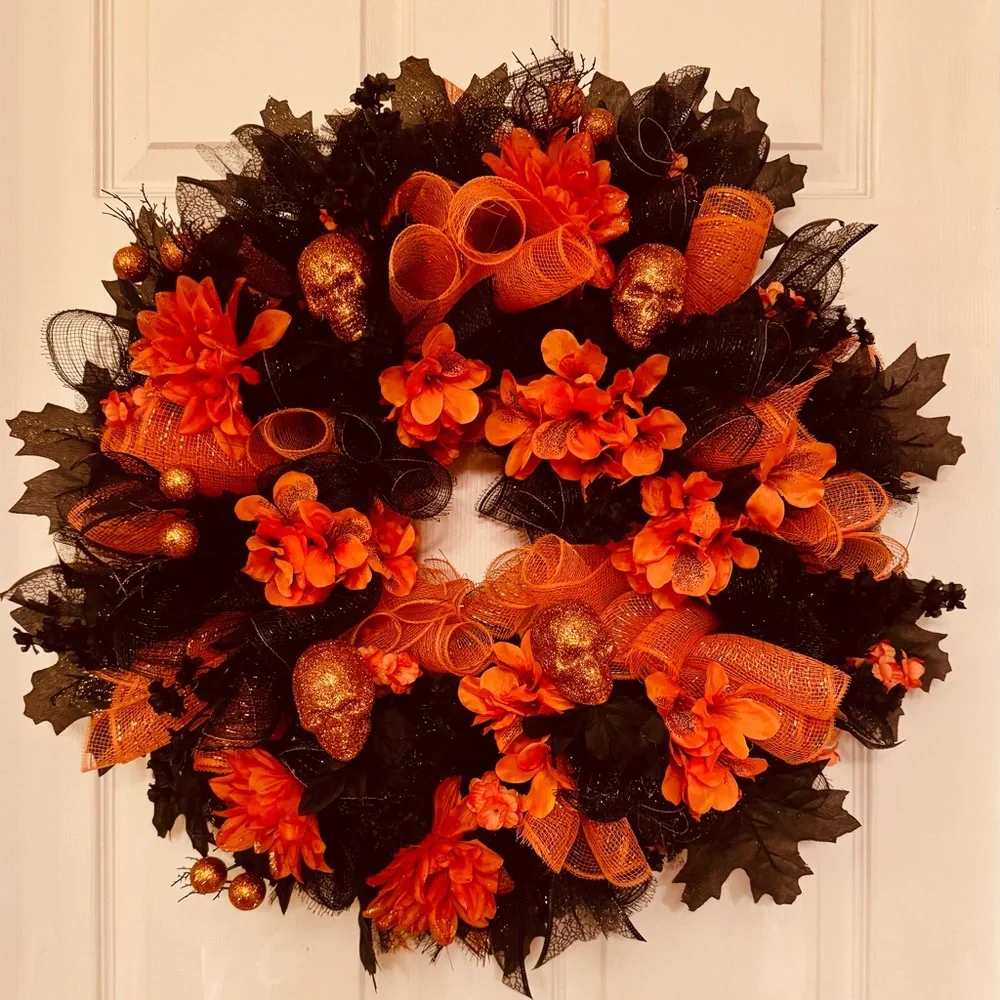 HALLOWEEN Orange & Black Deco mesh, floral with skulls Wreath Holiday Decor NWT